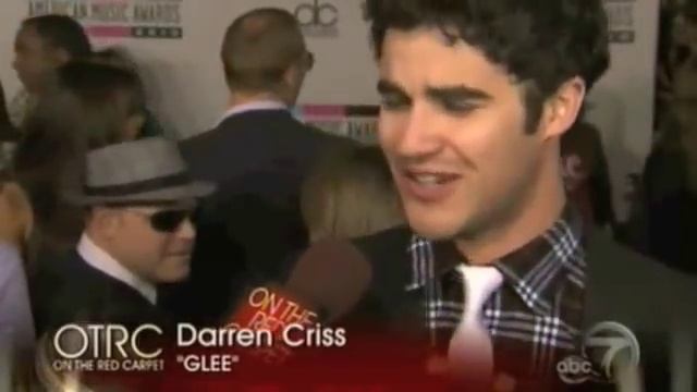 Darren Tate and Howard Perl on the red carpet at the AMA's. смотреть онлайн
