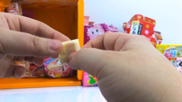 Japanese Snacks and Candy Unboxing! [Tokyo Treat Box - Premium - March 2016] смотреть онлайн