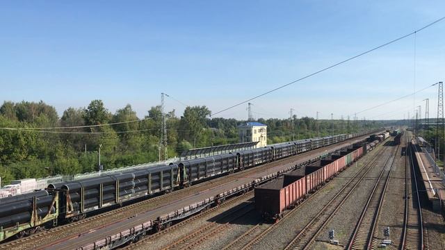 Электровоз ВЛ11.8-723/712Б с грузовым поездом смотреть онлайн