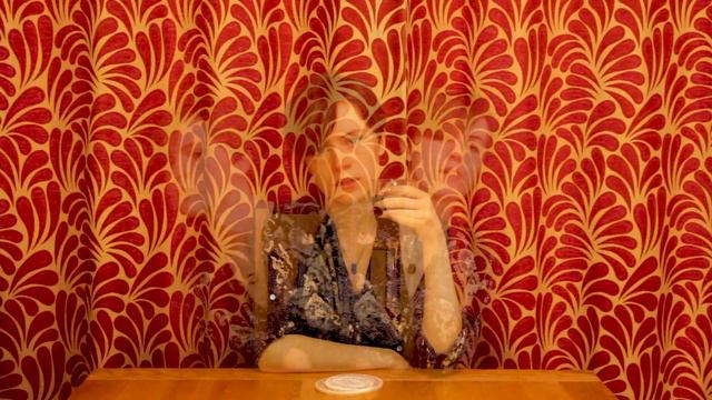 FEELIN - TESSA VIOLET [MUSIC VIDEO] смотреть онлайн