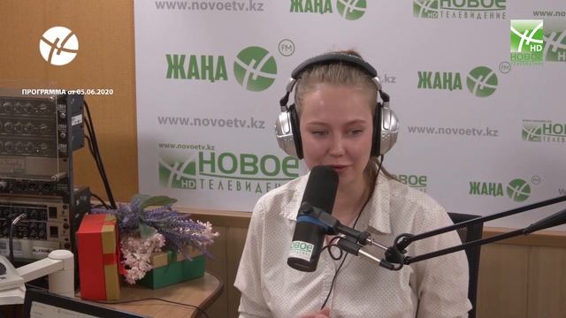 Огромная. Резиновая. Утка?! - в программе "Три Товарища" смотреть онлайн