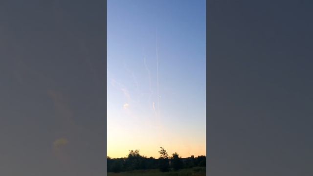 Момент уничтожения украинской воздушной цели российскими системами ПВО над городом Кировск ЛНР. смотреть онлайн