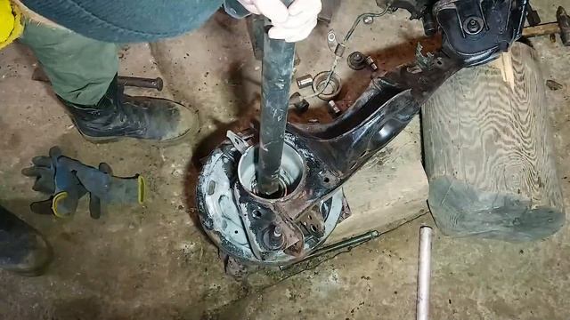 Замена задней ступицы Nissan Serena С24 c 2WD НА 4WD смотреть онлайн