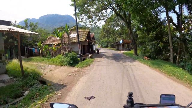 Solo Riding Adventure in Indonesia (Motovlog) смотреть онлайн