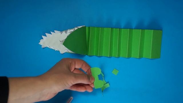 Сделать зеленого крокодила из бумаги с графическим рисунком. DIY Make a green crocodile out of pape смотреть онлайн