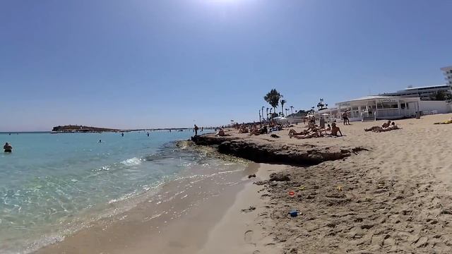 Кипр! Пляж NISSI BEACH, смотрим какой он на самом деле ... смотреть онлайн