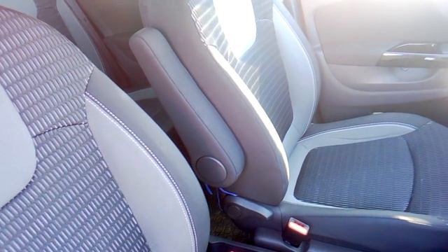 Renault Kaptur (Рено Каптур): штатный или центральный подлокотник. Что лучше установить?