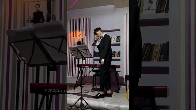 EMMA M, «Кто из вас помнит, хоть пару, строчечек..»У вас есть полюбившиеся цитаты?/ Другая Эм смотреть онлайн