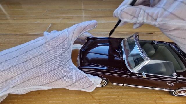 Обзор модели (1:18) Mercedes Benz 280 SL