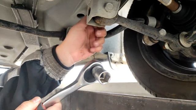 Установка защиты поддона двигателя и коробки Гранта FL смотреть онлайн