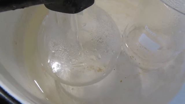 Hot filtration of solution of sodium acetate / Горячее фильтрование раствора ацетата натрия смотреть онлайн