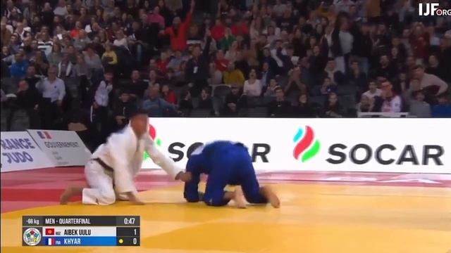 Вылетает Айбек Уулу.Ну, очень сомнительный иппон. Скорее было вазари.Upd. смотреть онлайн