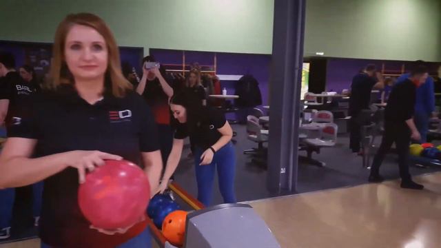 Боулинг. Корпоративная игра 23 февраля! смотреть онлайн