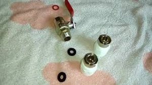 Муфты ( фитинги ) полипропиленовые с накидной гайкой и прокладкой.