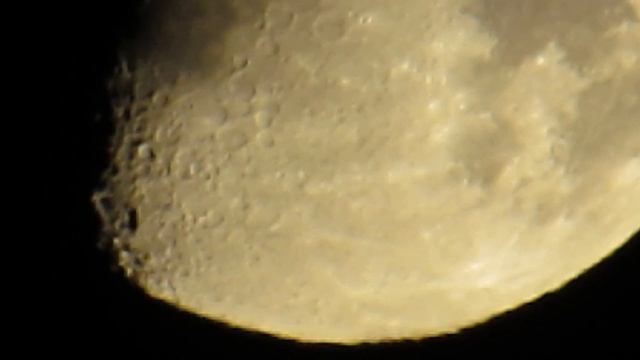 Moon with 200x zoom (18 Oct 2018)