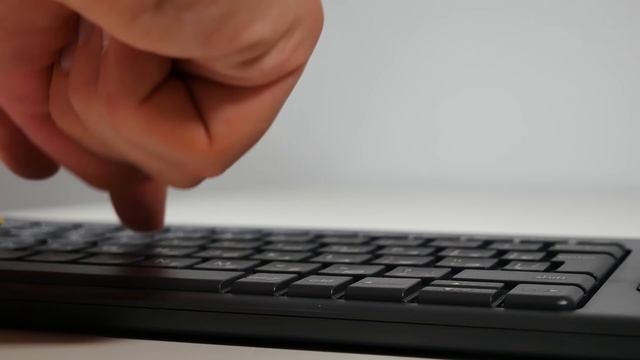 Logitech K400 Plus - Обзор