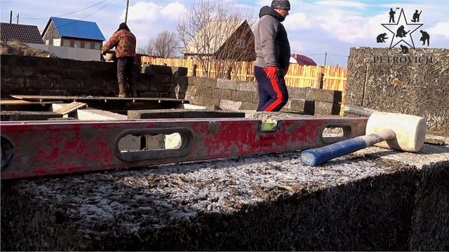 Двух этажный дом из арболита за 9 дней. От строительный фирмы Петрович смотреть онлайн