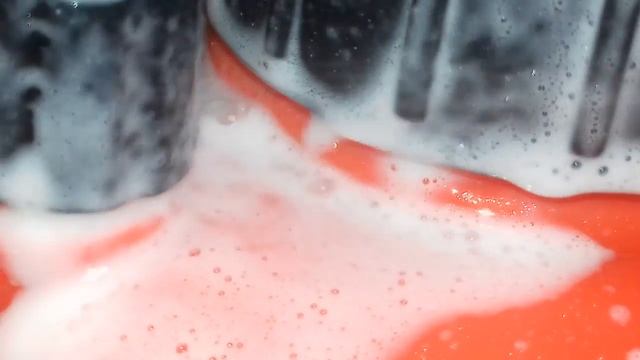 Холодная сварка клеем дырку опрыскивателя.... смотреть онлайн