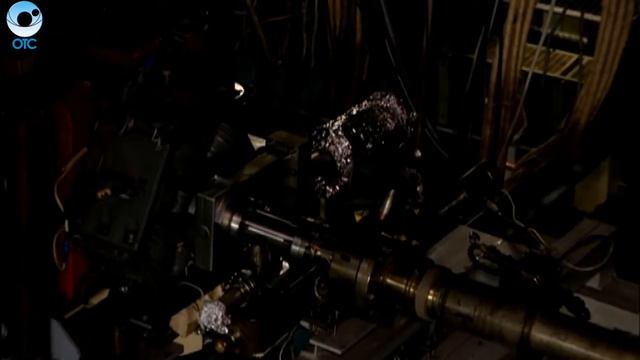 На атомных скоростях. Новосибирские учёные установили точную структуру протона смотреть онлайн