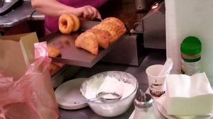 Vlog: как готовятся питерские пышки