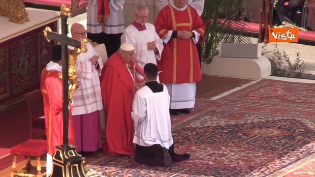 Papa Francesco: "Non dimentichiamo la martoriata Ucraina e Gaza" смотреть онлайн