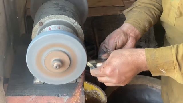 Потрясающий ремонт сломанного 4-цилиндрового блока двигателя в местной мастерской смотреть онлайн