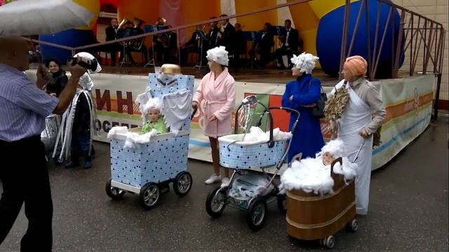 Парад колясок 2011 в п.Селятино.mp4 смотреть онлайн
