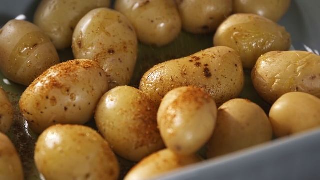 Grillowane młode ziemniaczki z Ajvarem смотреть онлайн
