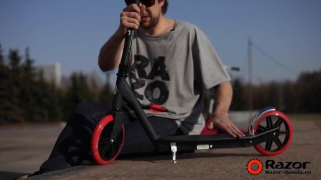 Стильный городской самокат Razor Carbon Lux. Краткий обзор самоката для взрослых и детей. смотреть онлайн