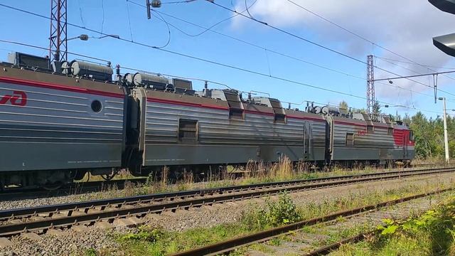 Электровоз "Ермак" 3ЭС5К-852, резервом проходит станцию Апатиты и уходит на станцию Айкувен! смотреть онлайн