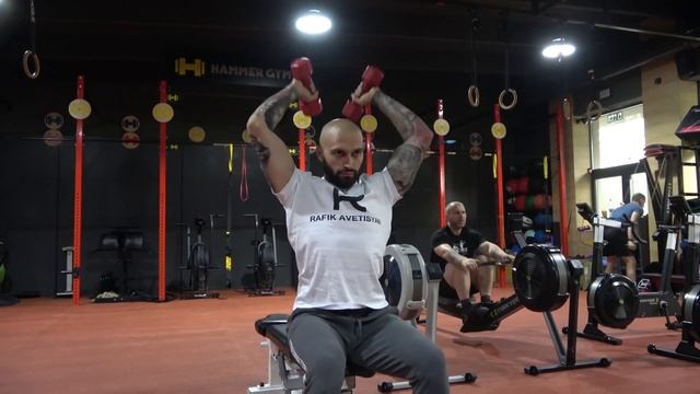 Двустранно трицепсово разгъване с дъмбели зад глава от седеж / Two-arm dumbbell triceps extension