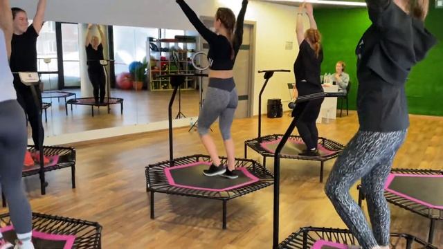Джампинг фитнес. Jumping Fitness. Фитнес клуб Ufit.План январь-март 2022 1 трек ACRAZE - do it to i смотреть онлайн