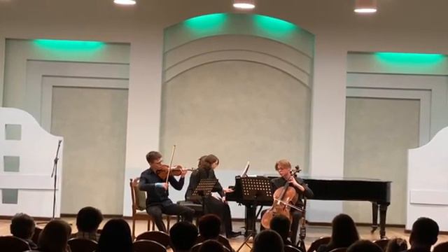 Трио Матвей Гуков (виолончель) Лев Романов (скрипка) Таисия Резник (фортепиано) Санкт-Петербург смотреть онлайн