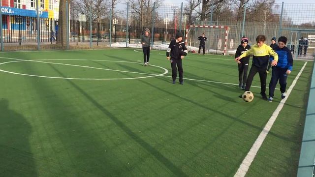 Футбол - просто разминка для хоккеистов Капитан-2008 (23.02.2020) смотреть онлайн