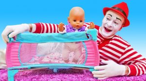 Укладываем спать БЕБИ БОН! Новая кроватка для куклы! Весёлые игры дочки матери. Пупсики Baby Born