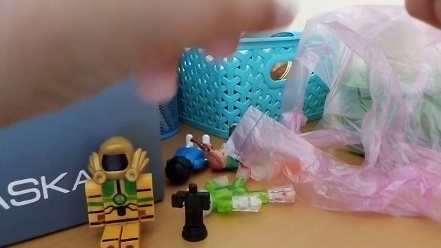 Распаковка поддельных фигурок роблокс смотреть онлайн