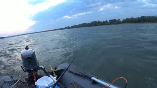 рыбалка на спининг на реке Обь, в пасмурную погоду. смотреть онлайн