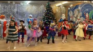 Танец сказочных героев на новогоднем утреннике