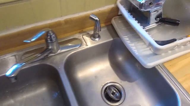 How to unclog a sink the easy way (No Plunger needed) смотреть онлайн