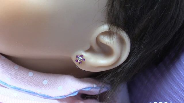 How to Apply a Waterproof Swim Patch to an Ear Piercing / Going in Swimming Pool with New Piercing смотреть онлайн