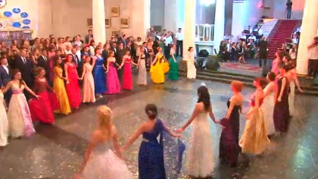 Выпускной бал НГУ 2014. Менуэт смотреть онлайн