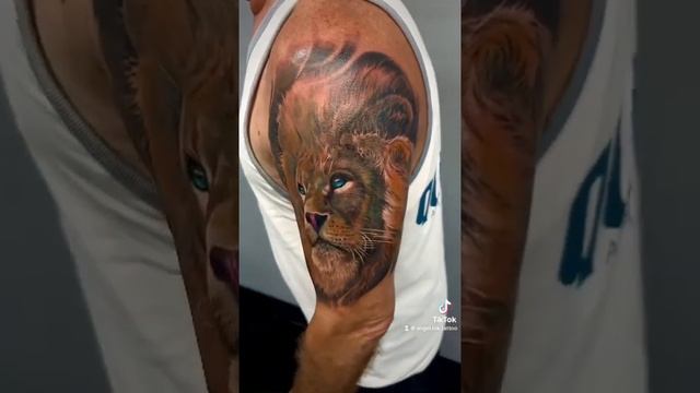 WOW!!!!!! RELISTIC LION смотреть онлайн