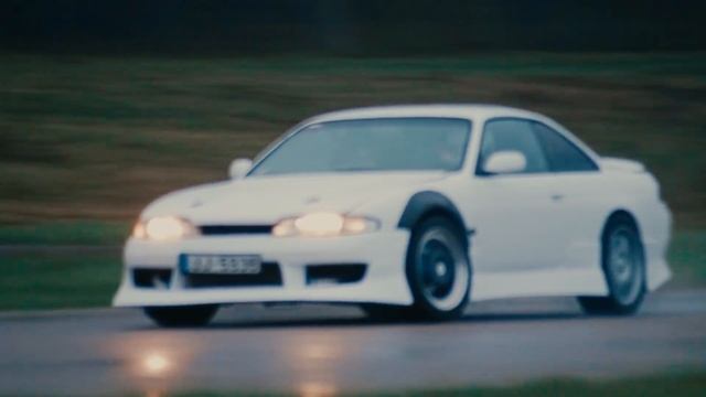 Nissan Silvia S14 изгоняет демона из Маши смотреть онлайн