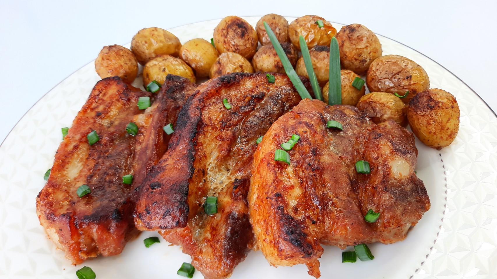 СВИНЫЕ РЕБРЫШКИ В ДУХОВКЕ / весь секрет в маринаде смотреть онлайн