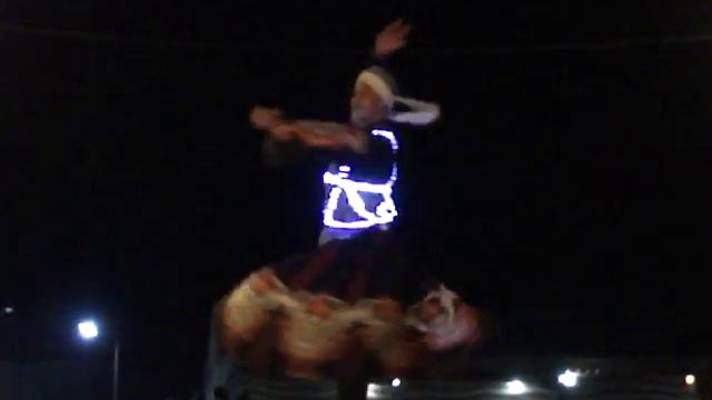 МУЖЧИНА В ЮБКЕ...???пррилестно танцует смотреть онлайн