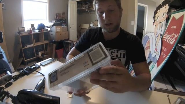 Trying to open a WATA graded game case with K3VBOT смотреть онлайн