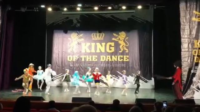 Выход театра, балет "Золотой ключик". Музыка М. Вайнберга смотреть онлайн