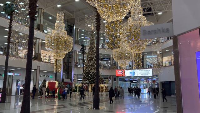 Красивый ТЦ Красная площадь в Краснодаре смотреть онлайн