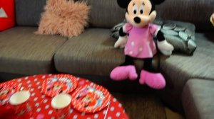 Амелька Повар! Как доказать маме, что она уже взрослая и сама может готовить! Ресторан Минни Маус !