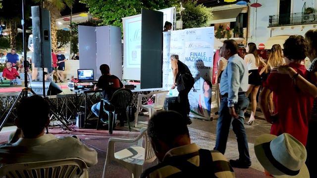 БУРНАЯ НОЧЬ В ДЖУЛИЯ НОВА. ИТАЛИЯ. Прогулка по городу СтритстайЛ. смотреть онлайн